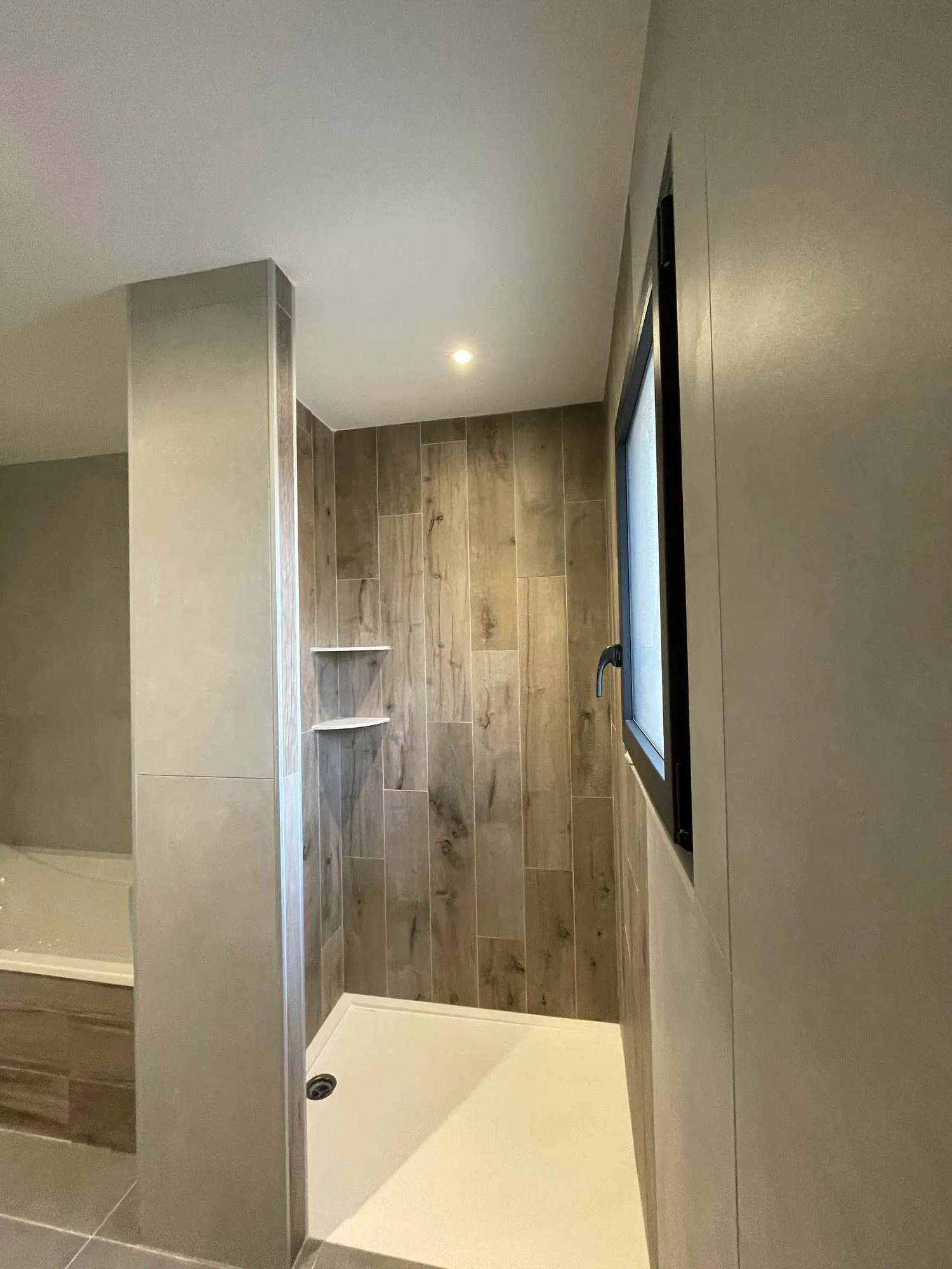 Douche italienne carrelage bois — réalisation #TODO